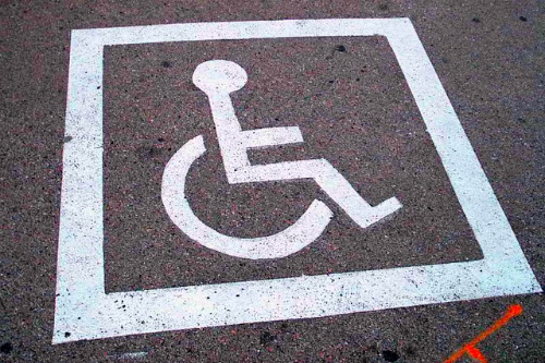 foto van een rolstoelparkeerplaats