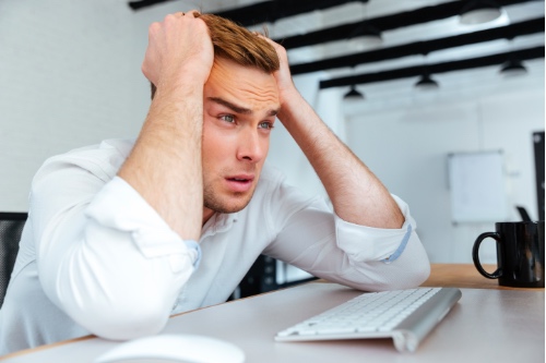 man is teleurgesteld na aantal mislukte dates