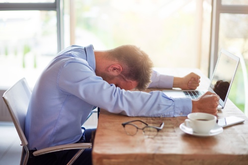 man ligt in scheiding en is eigenlijk nog niet klaar om te daten