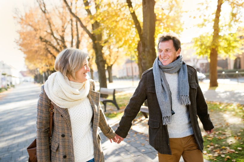 stel heeft fijne wandeldate