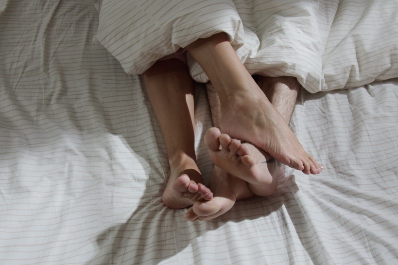 stelletje is intiem in bed