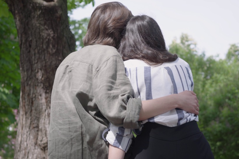 stelletje samen op bankje in park
