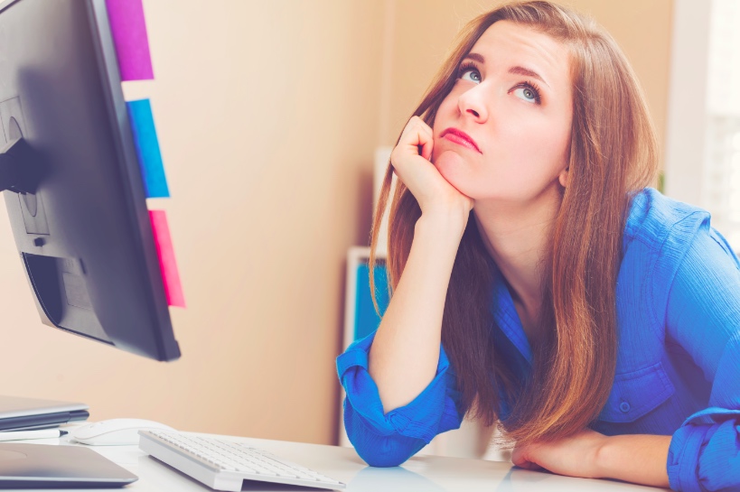 vrouw twijfelt of ze misschien te kritisch is wat betreft mogelijke partners